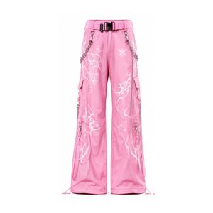 Pantalon cargo gothique rose pour homme avec imprimé grunge abstrait, coupe large, détail chaîne et cordon de serrage - Product Image 2