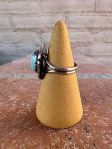 Bague artisanale en argent sterling avec turquoise Golden Hills ronde, taille 5.75, bijoux bohèmes du sud-ouest, cadeau pour elle - Product Image 4
