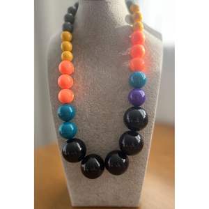 Collar de Resina y Madera Inspirado en la Naturaleza y el Arte, Accesorios de Moda con Cristales - Product Image 2