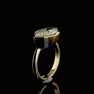 Bague tendance pour femme en argent plaqué or 18 carats avec diamant de laboratoire taille marquise de 4 carats, certifié IGI, sertissage clos Est-Ouest - Product Image 4