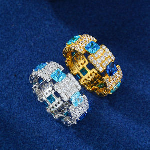 Anillo de oro blanco para mujer con diamantes de corte princesa y topacio azul, estilo clásico de boda - Product Image 2