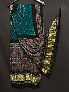 Dupatta bandhej en soie modal avec imprimé ajrakh exclusif, teinture naturelle, pallu en tissu épais, motif makdi, 2,5 mètres. - Product Image 3