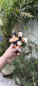 Crucifijo de Madera Pulida y Resina – Primera Comunión, Confirmación y Regalo Cristiano - Product Image 3