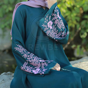 Abaya de qualité supérieure pour femmes, idéale pour la prière et les tenues quotidiennes décontractées. - Product Image 4