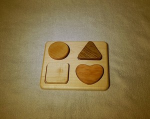 Rompecabezas piramidal de madera pura hecho a mano, nuevo, pequeño, divertido y ecológico para el aprendizaje de niños. - Product Image 3