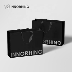 Bolsa de Compras de Papel Negro de Lujo Personalizada, Papel Artístico Mate Laminado con Asa de Cinta, Reutilizable, para Empaque de Ropa de Marca - Product Image 3