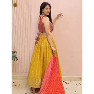 Majestuoso Lehenga Choli Amarillo Bordado Tradicional para Mujer - Product Image 6