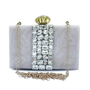 Pochette de mariée en résine pour femme, sac à bandoulière élégant en résine marbrée blanche avec pierres, design de créateur, avec poche, pour mariage - Product Image 1
