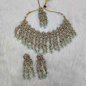 Magnifique ensemble de collier de mariée traditionnel indien en laiton poli au design le plus récent, Maang Tikka, pour mariages et cadeaux festifs - Product Image 2