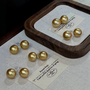 ต่างหูเงินแท้ 925 เวินฉี รุ่นราชินีน้ำแข็ง ทรงกลมไร้ตำหนิ ขนาด 11-12 มม. ประดับด้วยลูกปัดทองธรรมชาติ บรรจุในกล่องของขวัญสีทองหรูหรา ผลิตในประเทศจีน - Product Image 2