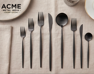 Ensemble de couverts noirs en forme de lune, finition mate élégante, vaisselle design unique pour la salle à manger et les occasions spéciales - Product Image 1