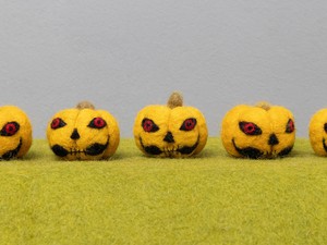 Lot de décorations suspendues d'Halloween effrayantes en feutre aiguilleté : ornements de citrouille répulsifs, idéal pour offrir - Product Image 6