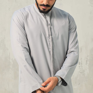Fábrica OEM de Thobes: Poliéster Islámico Personalizado con Confección Moderna y Antiencogimiento para Marcas Globales y Exportación - Product Image 5