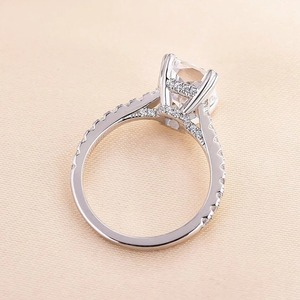 Anillo de Compromiso de Plata de Ley con Baño de Rodio y Moissanita de Corte Radiante, con Doble Halo y Diseño Emocional, Anillo de Aniversario - Product Image 1