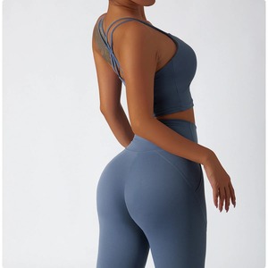 Ensemble de sport personnalisé pour femmes, vente en gros, sans couture, col ras du cou, couleur unie, avec soutien-gorge de sport à dos froncé et short respirant pour le fitness - Product Image 5