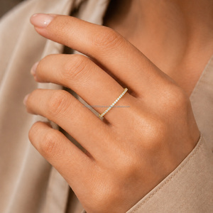 Anillo de Diamantes Cultivados en Laboratorio, Anillo de Boda con Incrustaciones de Diamantes, Anillo Apilable Delicado para Mujer, Anillo Minimalista a Juego - Product Image 2