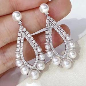 Nuevo Producto, Aretes de Plata de Ley 925 Comparable a Oro K con Perlas Naturales de 10-11 mm, Redondas, con Cristales de Alta Calidad - Product Image 2