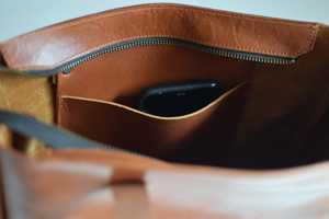 Bolso de Mano de Cuero para Mujer, Muy Atractivo, Impermeable, Clásico, Duradero, Moderno, Cómodo, Disponible en Todos los Tamaños - Product Image 3