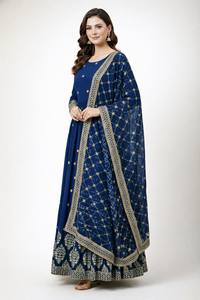 Costume Anarkali traditionnel pour femmes, bleu marine, broderie dorée, dupatta, coupe ample, style indien pakistanais, longueur au sol - Product Image 3