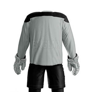 Ensemble maillot et pantalon de hockey sur glace fabriqué au Pakistan, conçu avec un tissu de qualité professionnelle offrant respirabilité et confort - Product Image 6