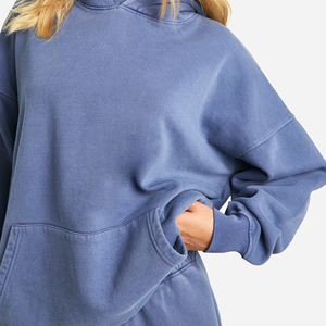 Conjuntos de sudadera con capucha y pantalones cortos para mujer de alta calidad, ligeros, con colores personalizados. - Product Image 4