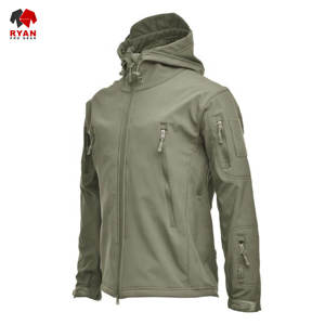 เสื้อแจ็คเก็ตซอฟต์เชลล์คุณภาพพรีเมียมสำหรับผู้ชาย ปิดด้วยซิป ผ้าระบายอากาศได้ดี พร้อมโลโก้แบบกำหนดเอง ดีไซน์ ODM - Product Image 1