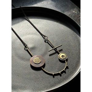 Collar de Flecos de Latón Moderno, Collar de Metal Artesanal en Capas, Joyería de Moda Boho Hecha a Mano para Mujer - Product Image 6