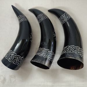 Cuerno Vikingo para Beber, Tallado a Mano, Natural, Ecológico, de Alta Calidad, Duradero, Pulido, con Forma Geométrica, Arte Folclórico Personalizado - Product Image 1