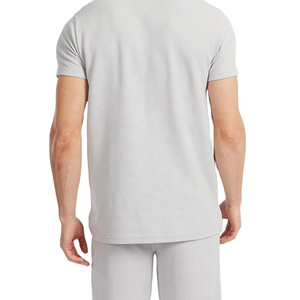 Ensemble de détente deux pièces pour homme personnalisé, vert olive, t-shirt et short avec poche et détails contrastés élégants, ensemble décontracté pour homme - Product Image 5