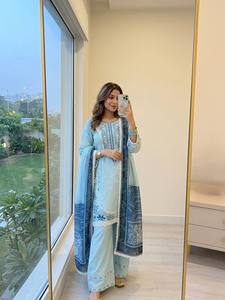 Ensemble Salwar Farshi en satin de rayonne avec Kurta brodée, drapé en chiffon à imprimé numérique et bordure en dentelle sur quatre côtés, Festif ZW 233 - Product Image 1