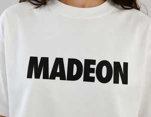 เสื้อยืดผู้ชายลำลองสีขาวลายกราฟิก สตรีทแวร์ ทรงโอเวอร์ไซส์ สวมใส่สบาย - Product Image 3