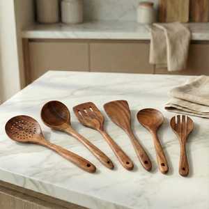 ชุดอุปกรณ์ทำครัวไม้กระถินณรงค์ธรรมชาติ 1 ชิ้น พร้อมที่วางช้อน ตะหลิว ส้อมสลัด - ดีไซน์เรียบง่ายทันสมัย ใช้กับเครื่องล้างจานได้ - Product Image 5