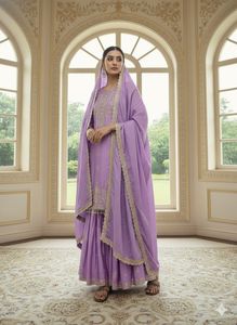 ชุดงานเลี้ยงผ้าไหมชีนอนคุณภาพสูง รุ่น PD1046 พร้อมงานปักเลื่อมขนาด 5 มม. ทั้งเสื้อและกางเกงพลัสโซ่ รวมถึงผ้าคลุมไหล่แบบคัตเวิร์คประดับมุกและหมุด - Product Image 4