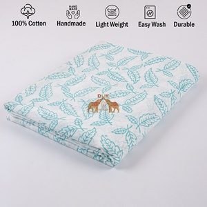 Vente en gros de tissu léger imprimé de feuilles à motifs floraux et bloqués à la main en pur coton doux pour robes de femmes, chemises, jouets pour filles et garçons - Product Image 2