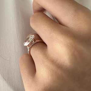 Anillo de compromiso de oro macizo de 14k con moissanita solitaria de corte ovalado de 3.0 ct, engaste de media montura, estilo minimalista, regalo de aniversario. - Product Image 5