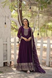 Costume Anarkali à effet de fleurs brodé de sequins riches - Style moderne pour bal de promo, mariage et Diwali - Product Image 6