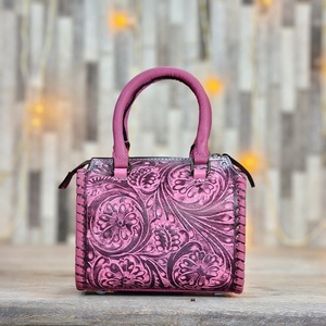 Nuevos Bolsos de Hombro Mini de Cuero Genuino 100% Hechos a Mano con Diseño Floral Estilo Western en Color Rosa - Product Image 3