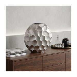 Vase de table en métal contemporain de valeur, fait main, design géométrique, finition argentée, sculpture décorative, hauteur 39 cm - Product Image 2