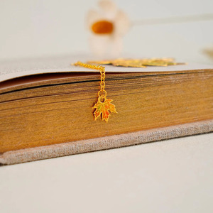 Marcapáginas de hoja de arce de cuero de alta calidad, accesorio elegante diseñado para amantes de los libros y regalos educativos a precio de mayoreo. - Product Image 6