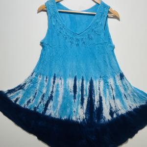 Tunique bohème sans manches pour femme, bleu tie-dye, avec col rond |   Robe décontractée ample et évasée pour l'été - Product Image 1
