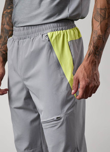 Jogging pour homme respirant, dernière conception, gris argenté, coupe classique, délavé, taille élastiquée avec cordon interne et poches zippées - Product Image 5