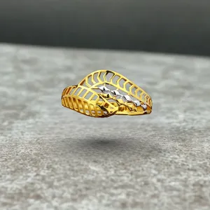 แหวนทองคำสองสีลายใบไม้ฉลุลายขัดเงาสูง ดีไซน์โดดเด่นไม่ซ้ำใคร - Product Image 3
