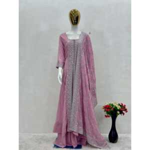 Ensemble chic en mousseline de soie pour soirée, composé d'un haut, d'un sharara et d'un dupatta, manches trois-quarts, avec broderies élégantes. - Product Image 1