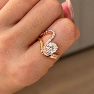 Anillo de compromiso de oro macizo de 14k con diamante de talla brillante redonda, halo y banda pavé, certificado IGI, moderno. - Product Image 2