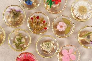 Pomo redondo de resina con flor prensada, mini pomo morado y azul para gabinete, pomo de latón con olvido-a-mi-no-me, pomo decorativo con flor - Product Image 2