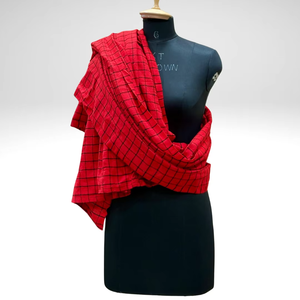 Safaa Moderno Negro y Oro Maasai Shuka - Product Image 1