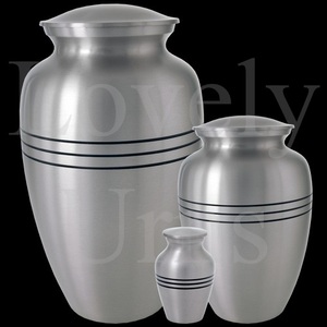 Urnas funerarias tradicionales de peltre al por mayor en 3 tamaños: adulto, mediano y para recuerdo. Recipientes para cenizas. - Product Image 2