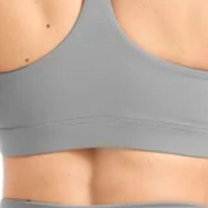 Soutien-gorge de sport essentiel pour femme, rembourré, sans armatures, coupe courte, respirant et extensible, idéal pour la gym, le yoga, la course et l'entraînement physique - Product Image 6