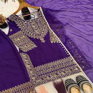 Conjunto Sharara VASTRA COTTAGE con Top Bordado de Seda Gruesa y Texturizada, Mangas Largas y Dupatta con Lentejuelas, Ideal para Eventos Festivos - Product Image 5