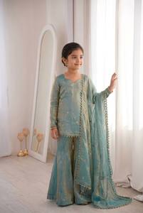 Conjunto de Salwar Kameez de Seda para Niñas, Bordado con Cuentas y Estampado Metálico, Corte Regular, Traje Pakistaní para Fiestas, Bodas y Festivales - Product Image 4